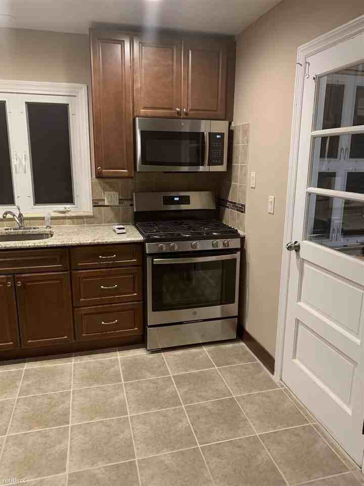 186 Madison St - Photo 3 of 13