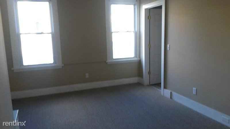 325 Main St - Photo 2 of 6