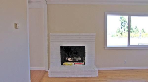 202 Castro St - Photo 2 of 6