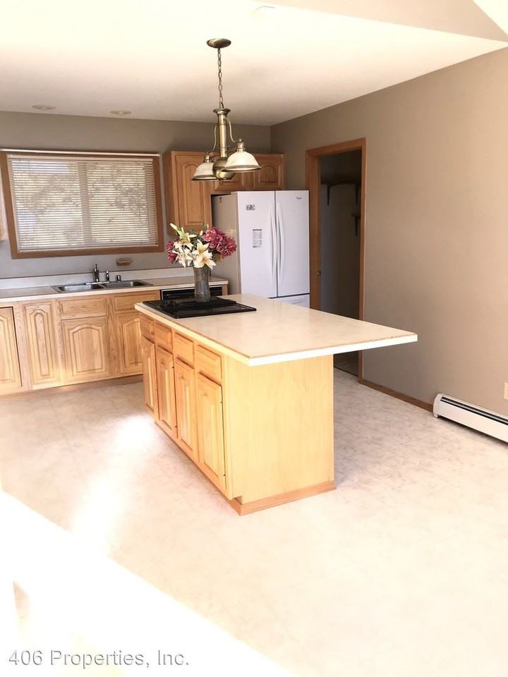 5915 Mountain Heritage Rd - Photo 3 of 29