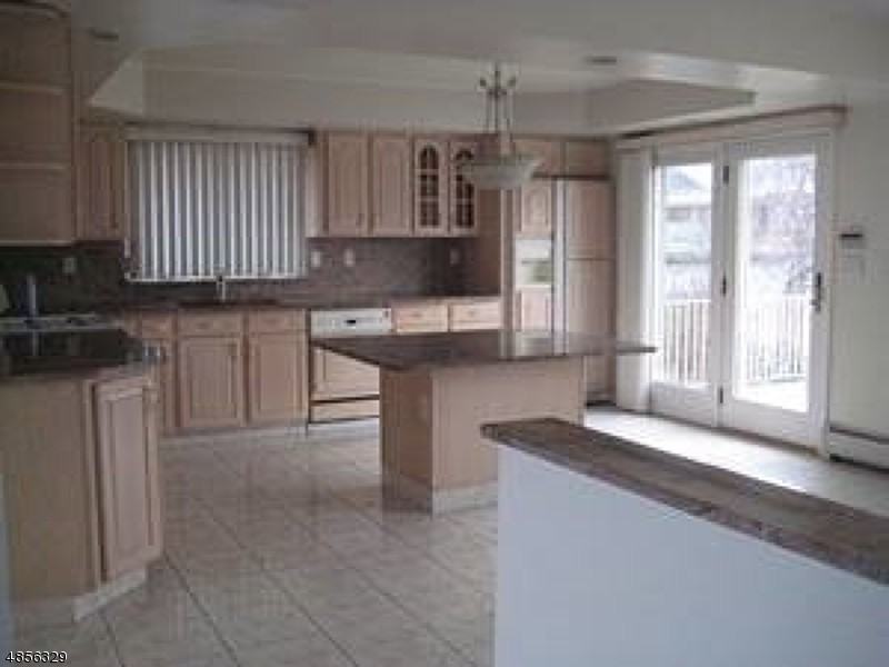 129 Gordon Ave - Photo 3 of 12