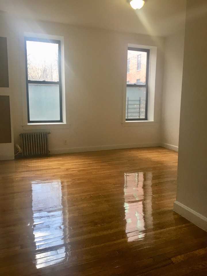 Broadway & W 163rd St #4
