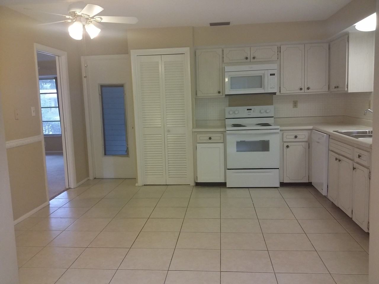 2159 Greenbriar Blvd - Photo 2 of 17