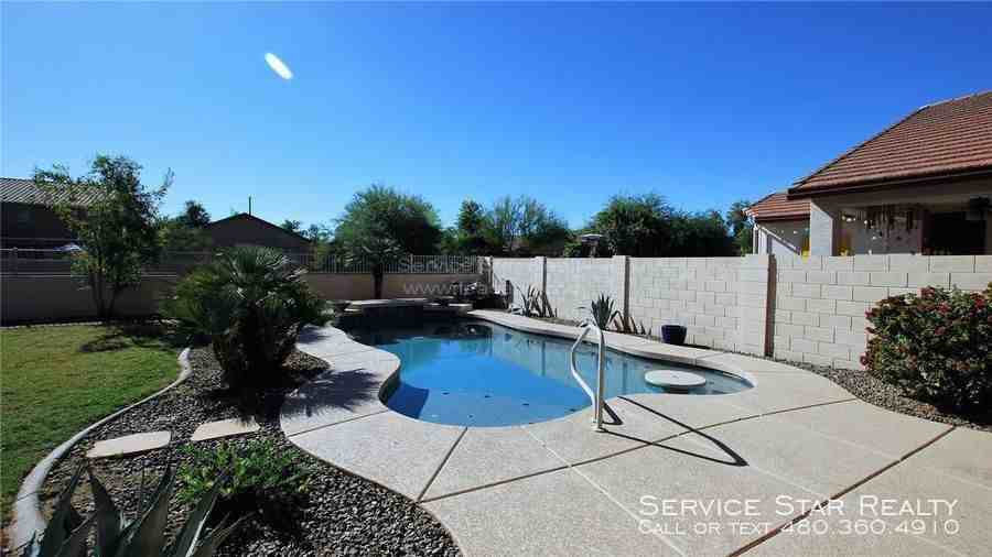 533 E Harvest Rd - Photo 2 of 21