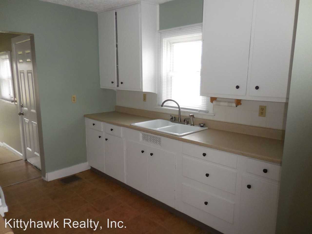 1706 Kenton St - Photo 3 of 10