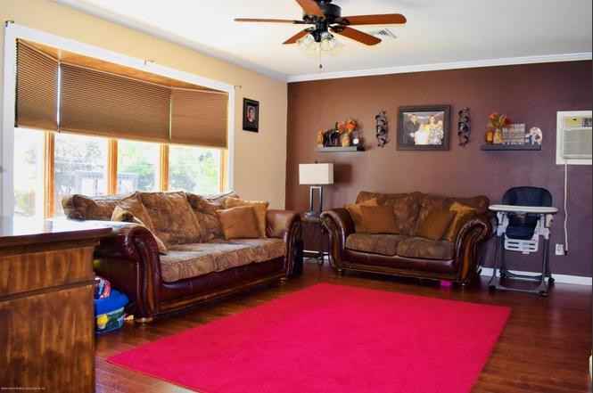 375 Cromwell Ave - Photo 2 of 3