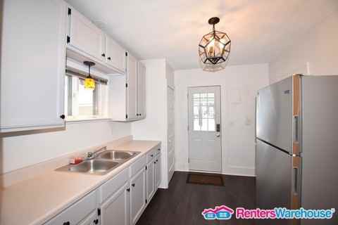 1644 Delano Ave - Photo 3 of 12