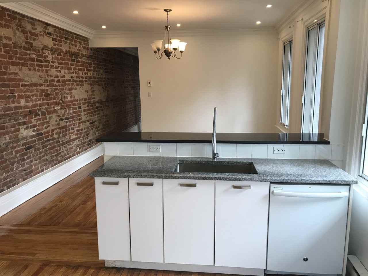 3663 Rue Lorne Crescent