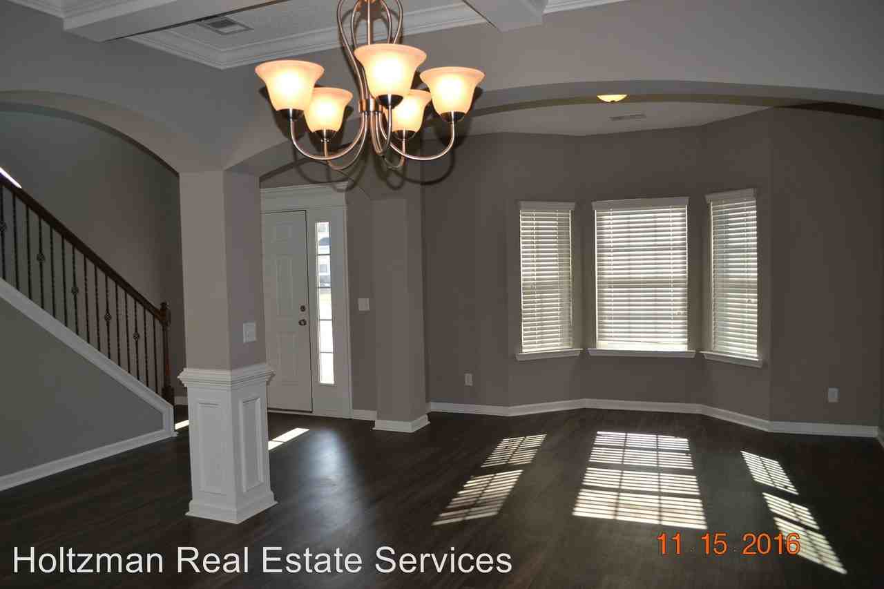 955 Oak Crest Dr - Photo 2 of 37