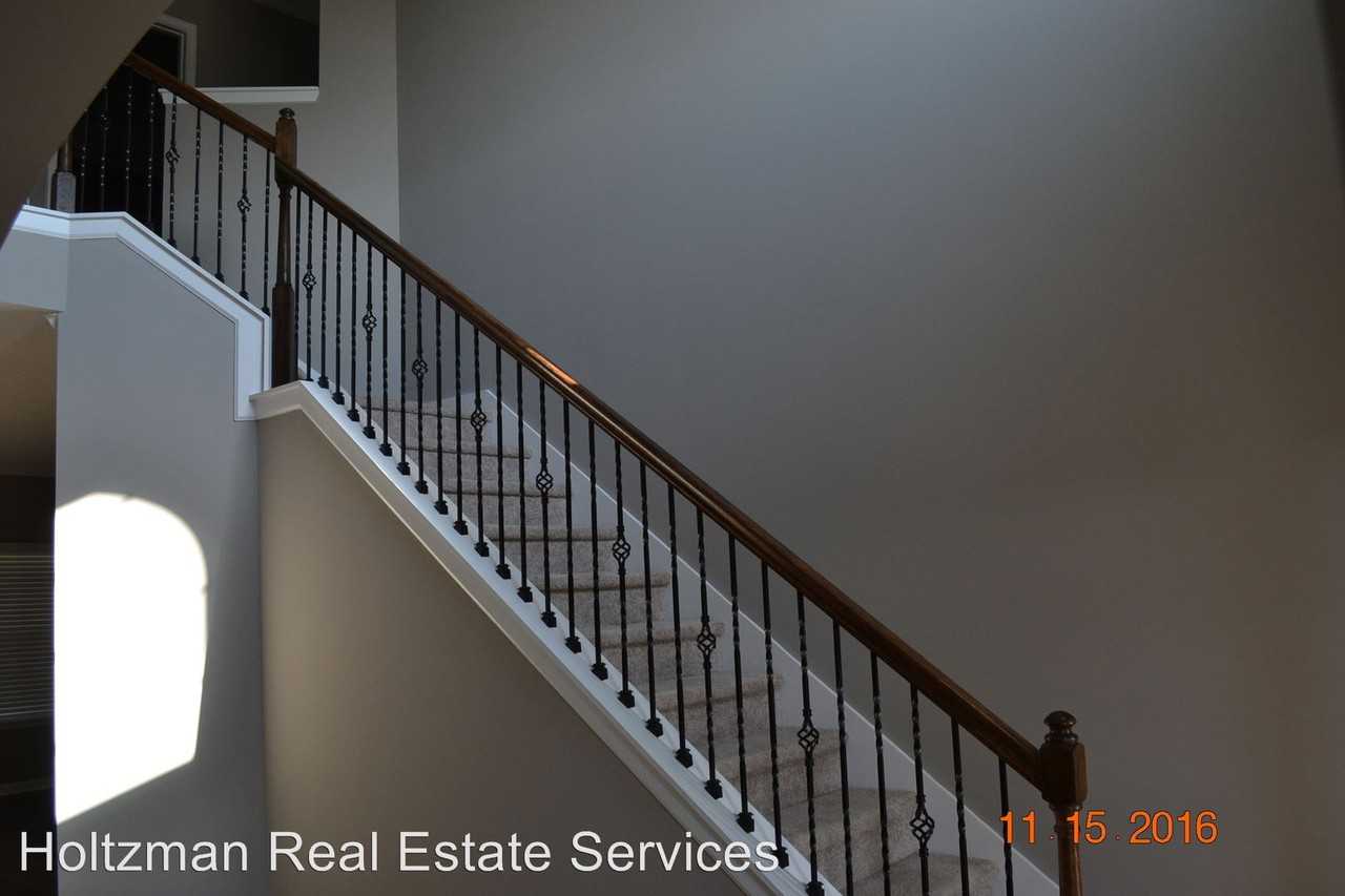 955 Oak Crest Dr - Photo 3 of 37