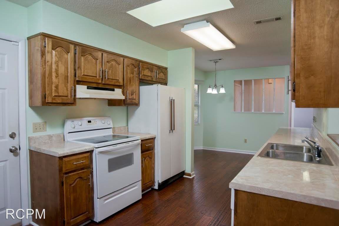 5001 Doris Ln - Photo 2 of 25