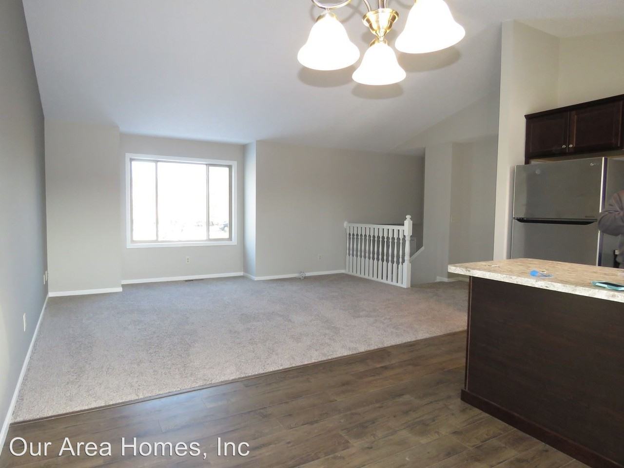 4924 Stoneridge Dr - Photo 3 of 6