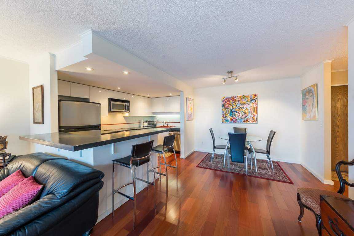 D60 - 890sqf - Furnished 1 bedroom by the water - Photo 2 of 5