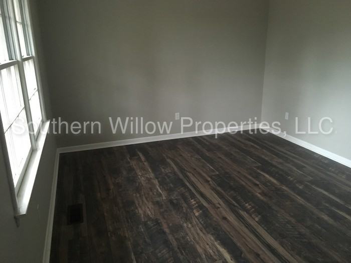 637 Woodland Rd - Photo 2 of 6