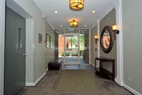 Glendale Plaza - Photo 2 of 10