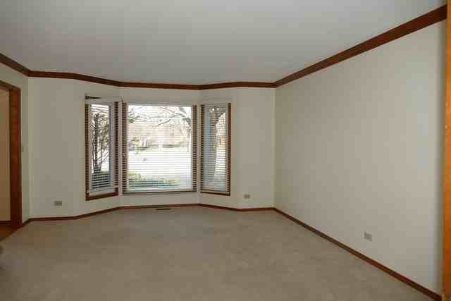 742 Cardigan Ct - Photo 2 of 15