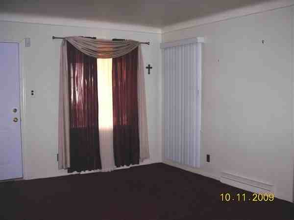 1042 E Warren Ave - Photo 2 of 4