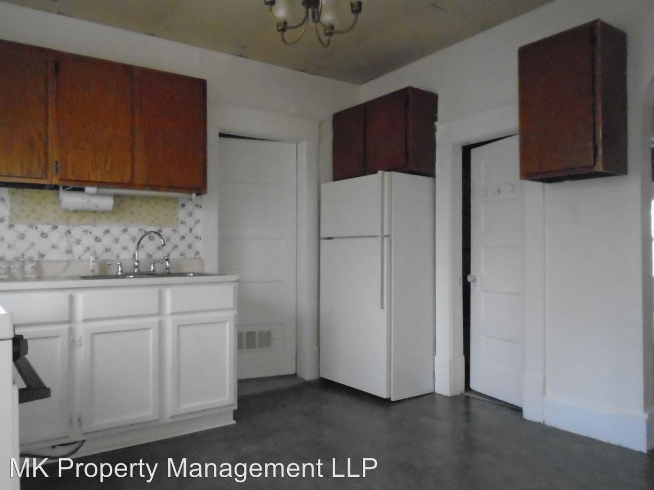 323 Thurston St - Photo 3 of 10