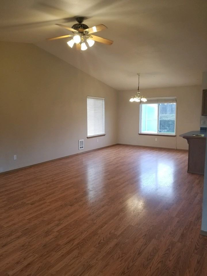 51 NE Kathys Dr - Photo 2 of 5