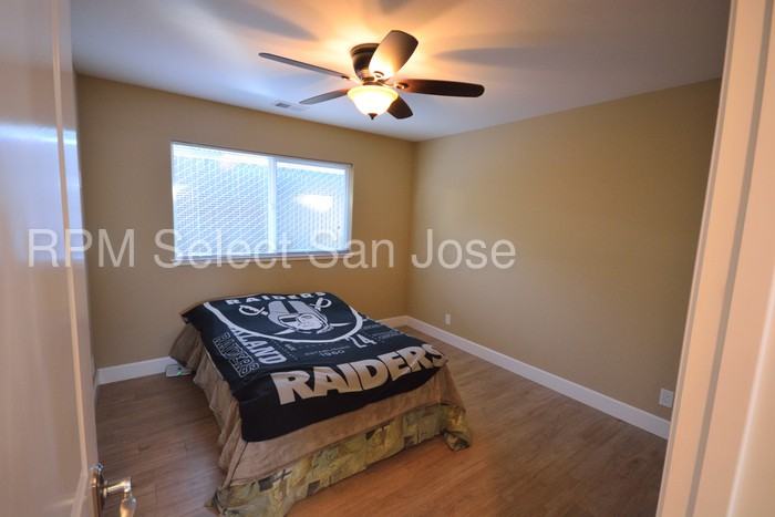 919 Gerard Way - Photo 2 of 14