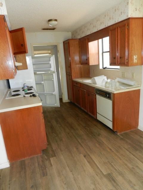 2610 Allencrest Dr - Photo 3 of 10