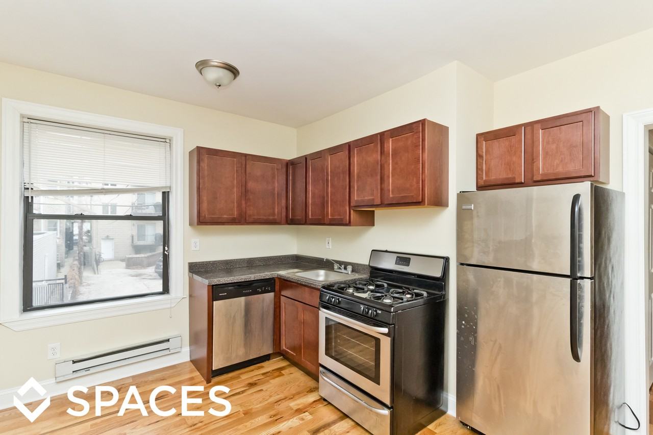 3939 North Janssen Avenue