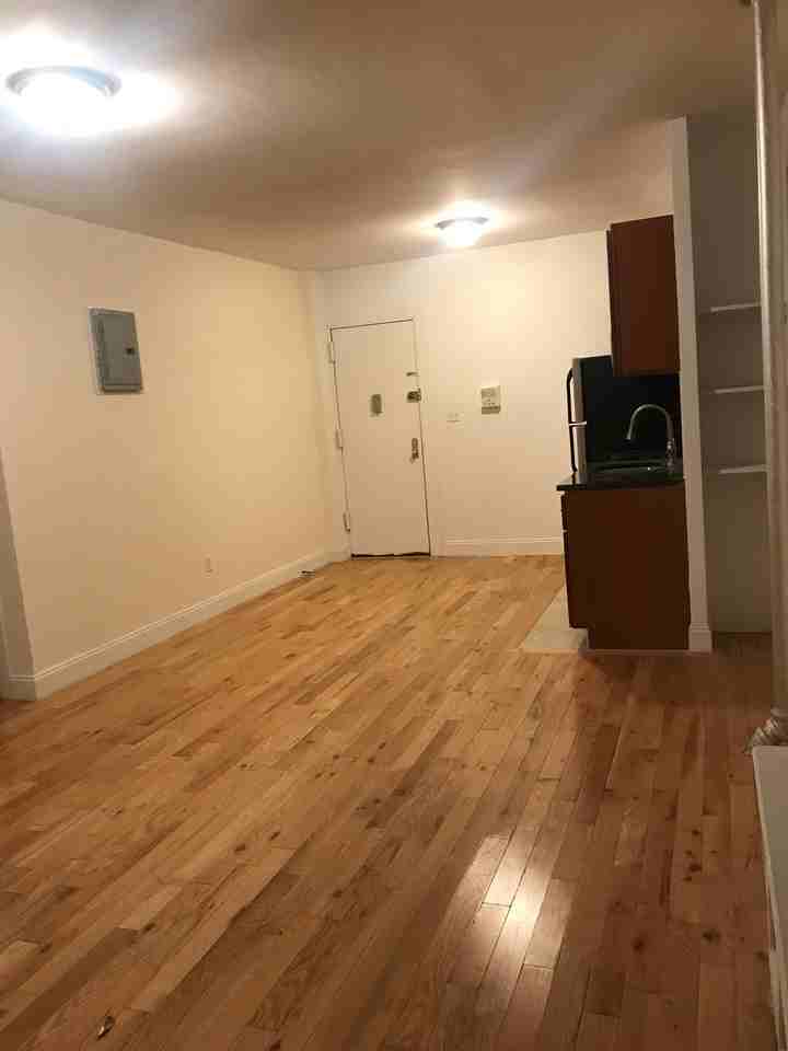 Sherman Ave & W 204th St #2e