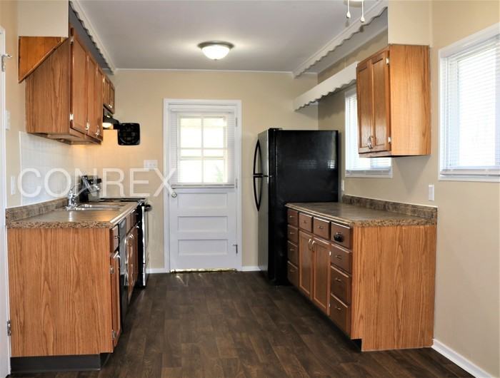 1176 Manfeld Dr - Photo 2 of 10