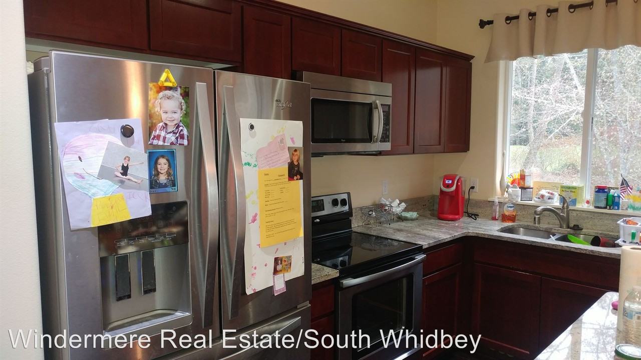 1289 Curtis Way - Photo 3 of 9