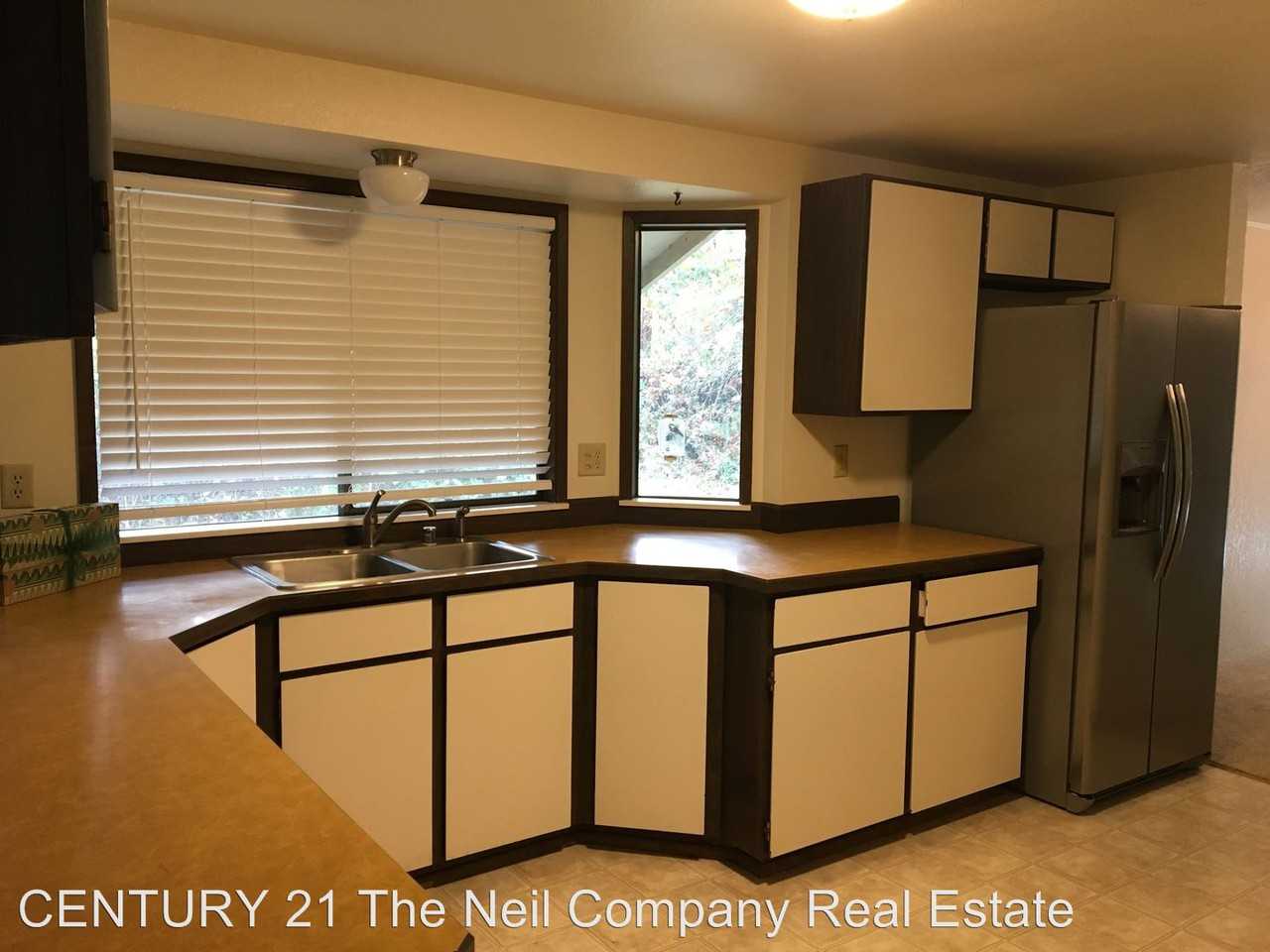 1730 Glide Loop Dr - Photo 3 of 17