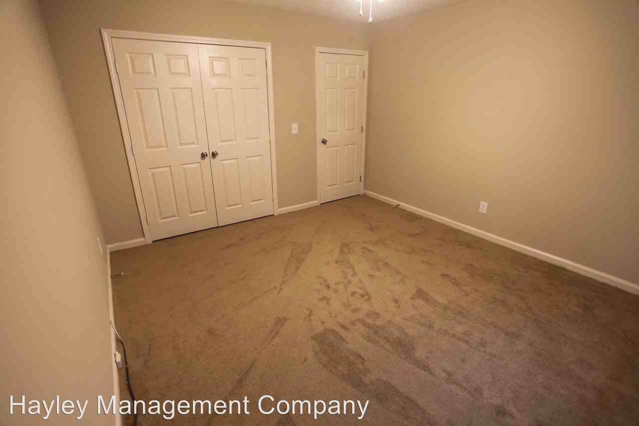 1303 Glenn Circle - Photo 3 of 4