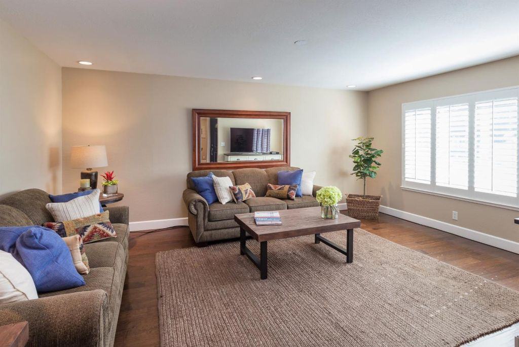 489 Barron Park Ct - Photo 3 of 8