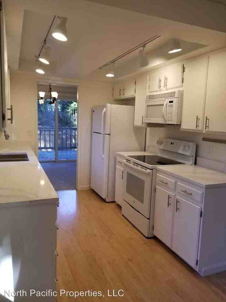 8615 188th St SW - Photo 2 of 10