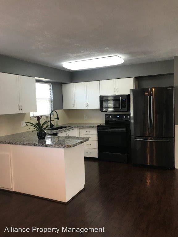 3779 900 W - Photo 2 of 15