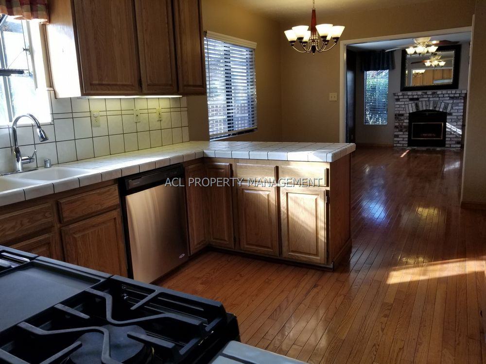 268 Lansing Way - Photo 3 of 9