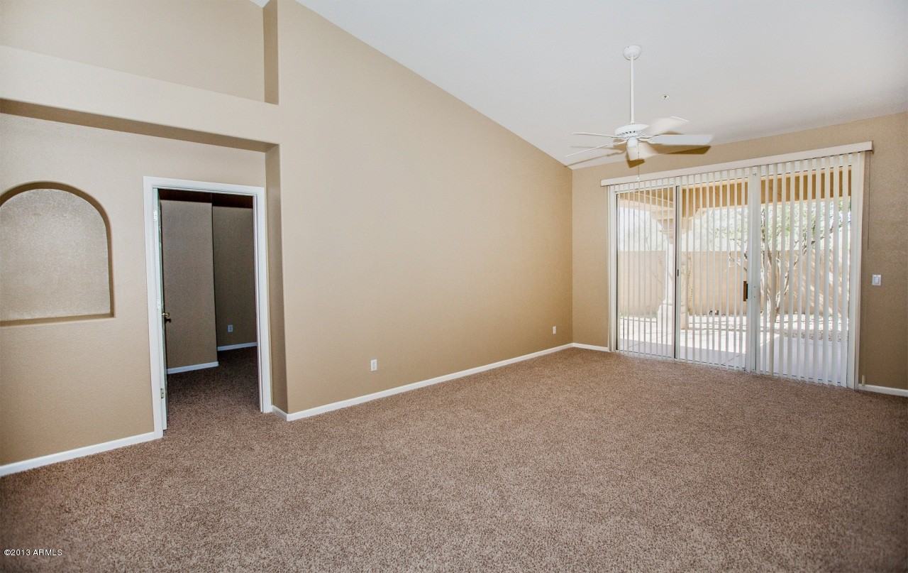 8910 E Maple Dr - Photo 3 of 10