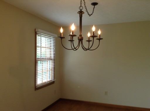 215 Colonel Dr - Photo 2 of 12