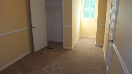 5648 Roundtree Dr - Photo 3 of 31