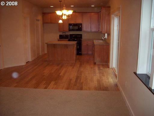 331 SE Sheridan Rd - Photo 3 of 15
