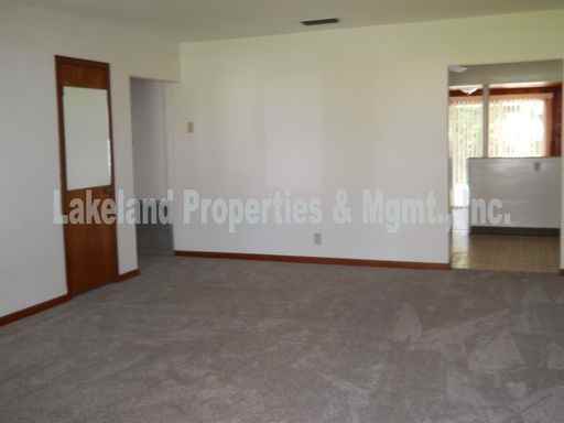 2932 Oxford Ave - Photo 3 of 18