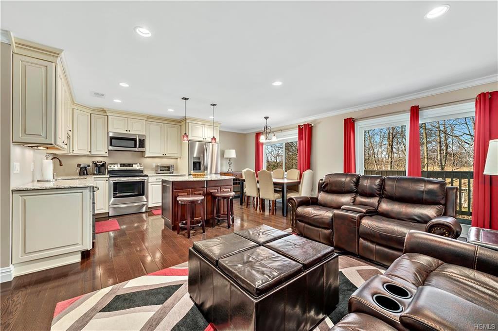 95 Molly Pitcher Ln - Photo 2 of 20