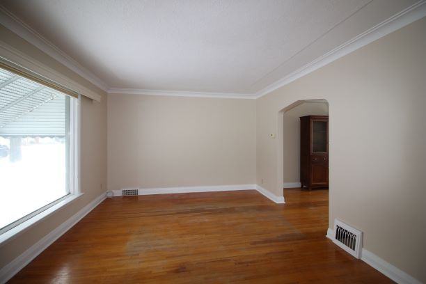 829 Dominion Street, Winnipeg, MB R3G 2N5 3 Bedroom House for 1,650