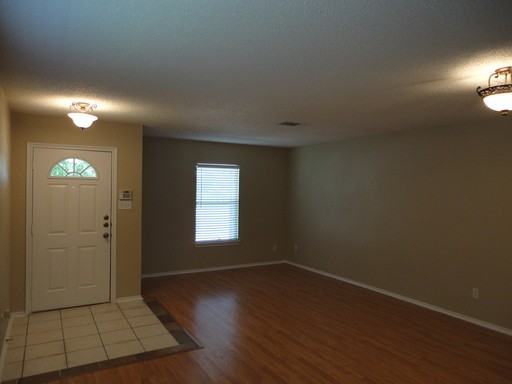 1024 Quail Valley Dr - Photo 2 of 10