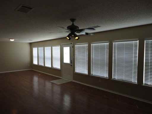 1024 Quail Valley Dr - Photo 3 of 10