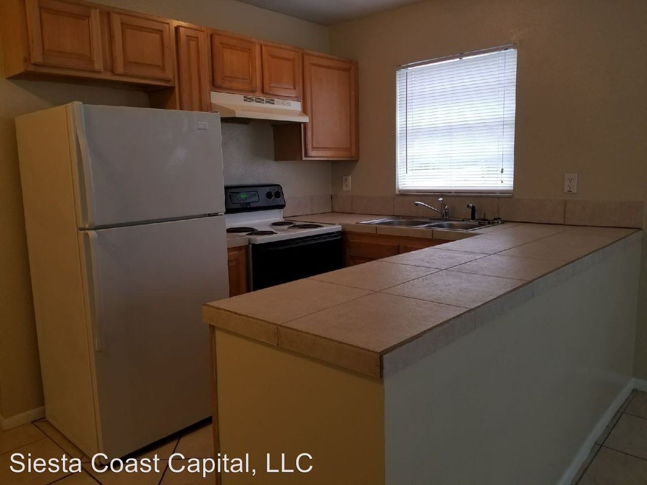 5323 Beach St - Photo 3 of 8