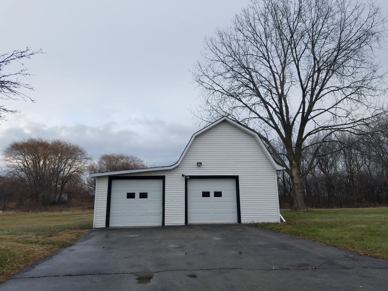 1707 NE Frontage Rd - Photo 2 of 10