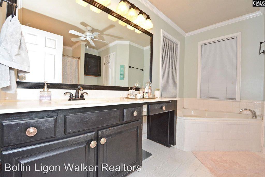 6041 Hampton Leas Ln - Photo 2 of 20