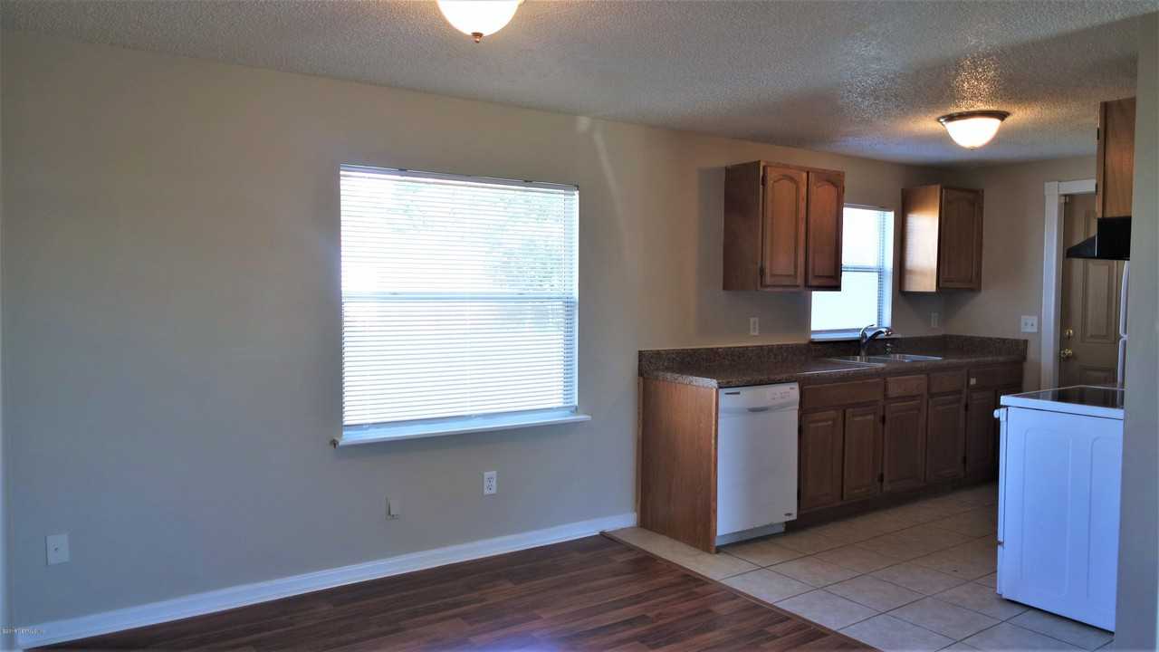 10901 Hardwick Ln - Photo 3 of 15