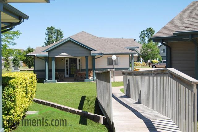 Lyn Circle Townhomes - Photo 2 of 11