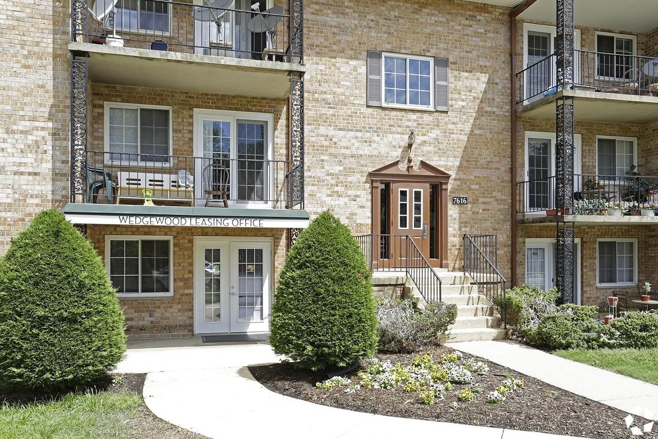 Wedgewood Apartments - Photo 3 of 15